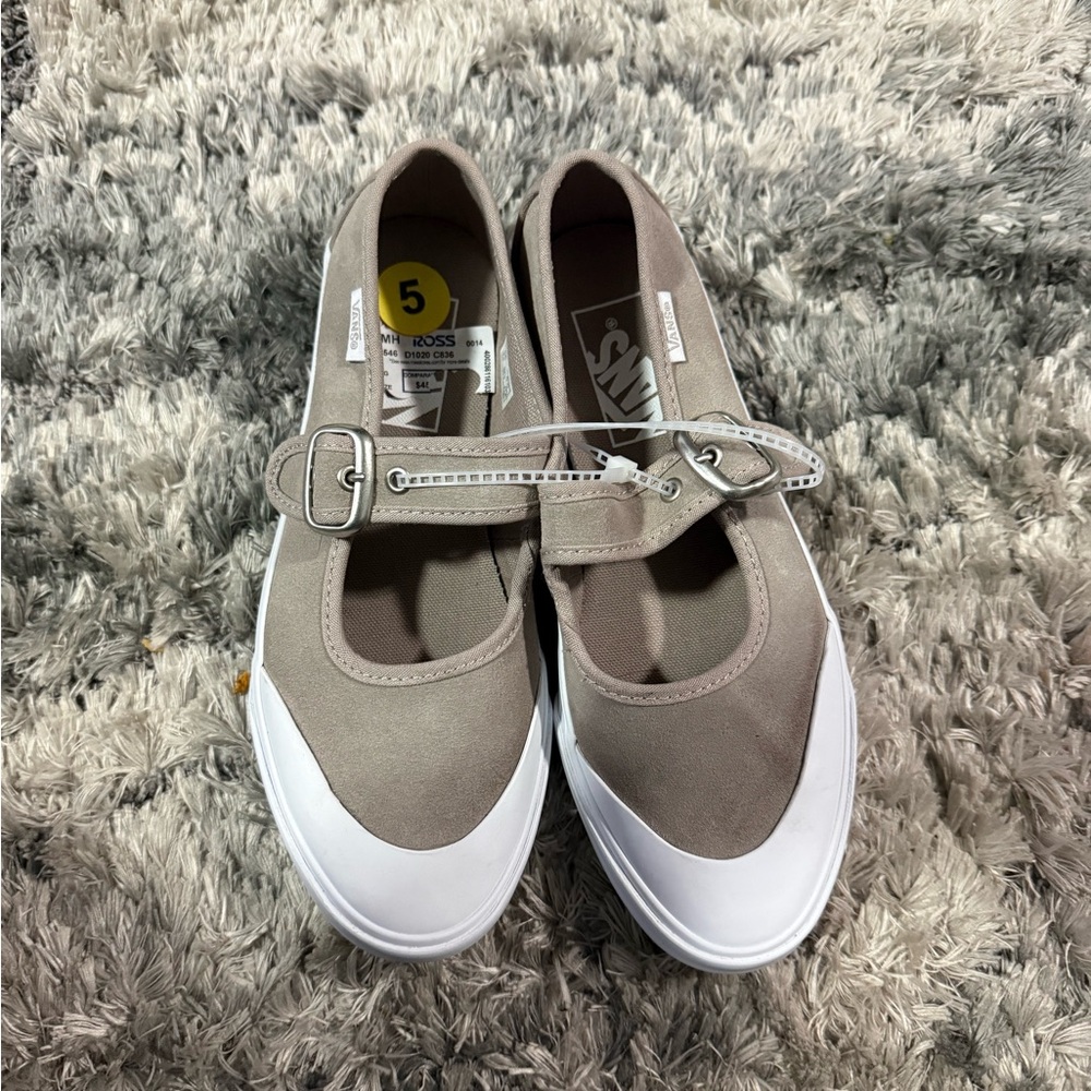 Vans women Tan Mary Jane Sneakers NOWT - Picture 2 of 7